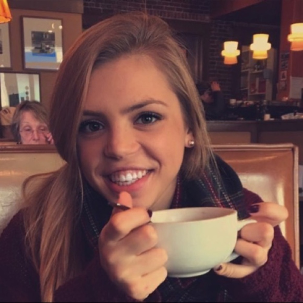 Meet your Posher, Alexia